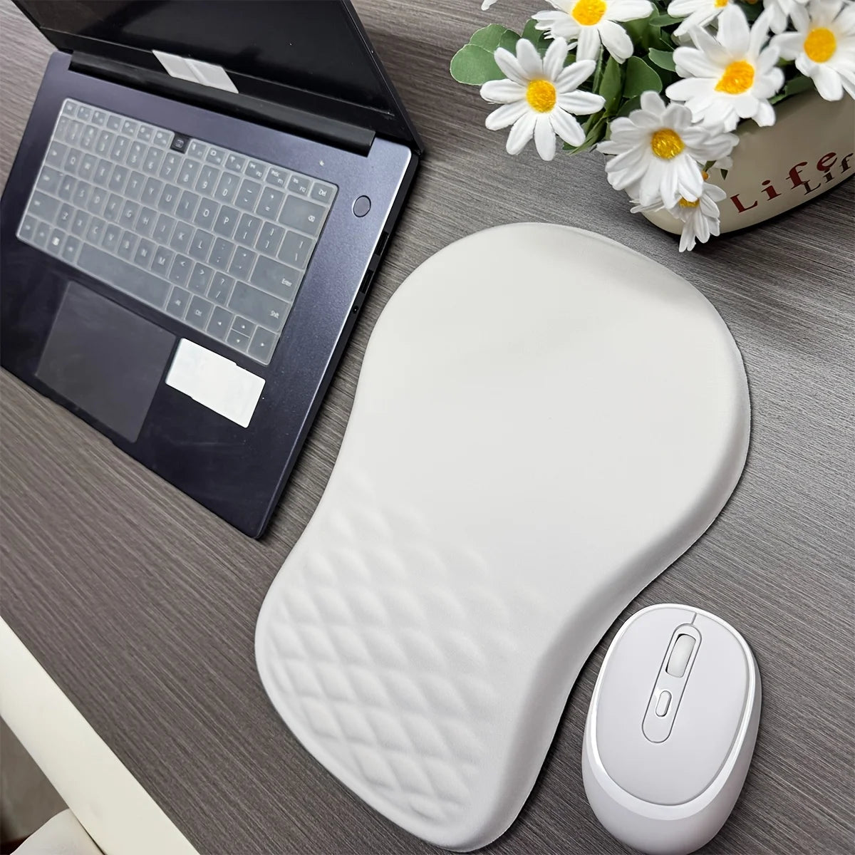 [Ergonomic Mouse Pad] Ergonomic Large Mouse Pad with Wrist Support | Anti-Slip Rubber Base, Durable Edges,Quilted Texture